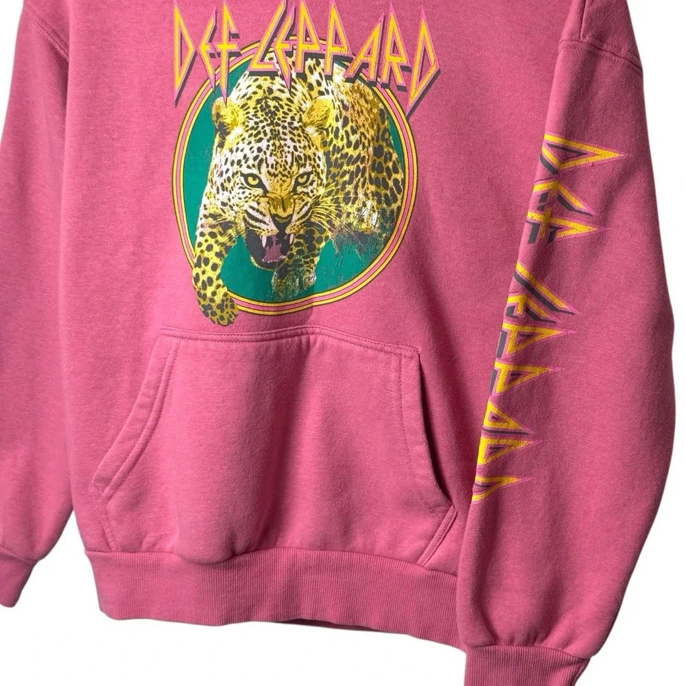 NWOT Def Leppard‎ Pink Hoodie Tour Dates Rocker Comfort Novelty Girl's M